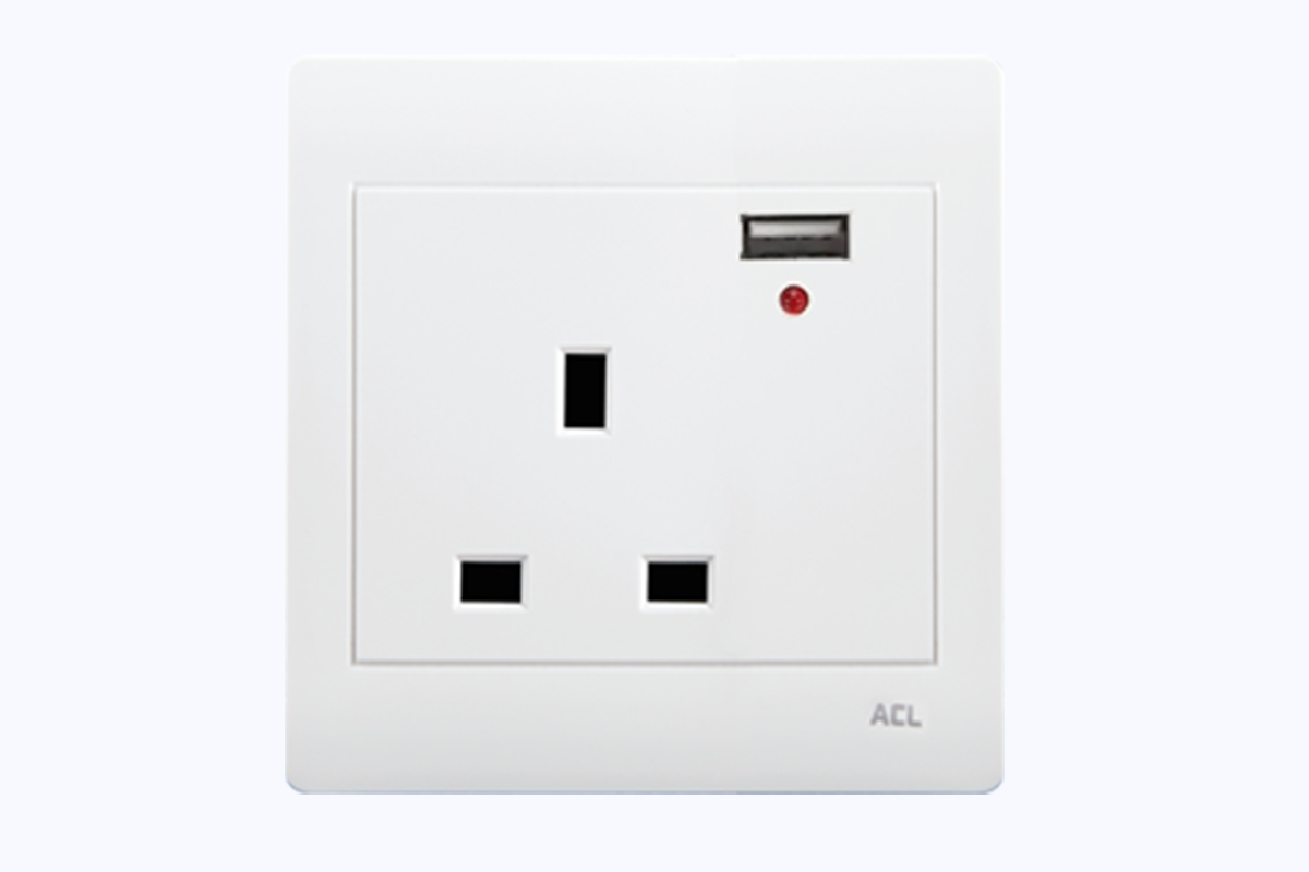 13A Socket Outlet with 2.2 A USB Charger